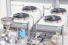 Auf dem Dach erzeugt eine Brennstoffzelle aus Erdgas (oder später auch Wasserstoff) eine elektrische Leistung von 100 Kilowatt. Sie deckt gut 40 % des Wärmebedarfs für die Trinkwarmwassererzeugung.